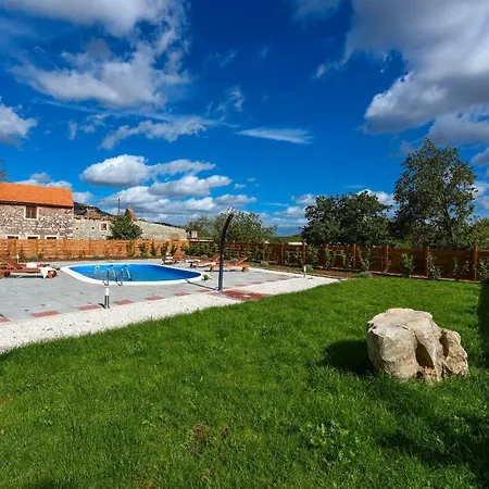 Elm Sikovo